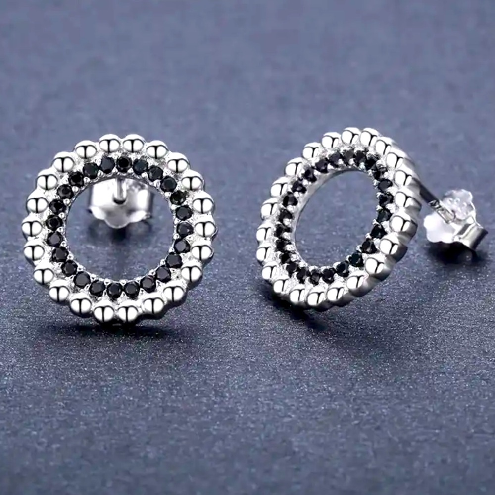 🌟 Silver Circle Black Diamond* Stud Earring
